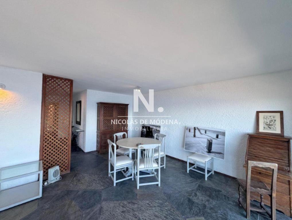 En venta impecable apartamento de 3 dormitorios con Balcon,