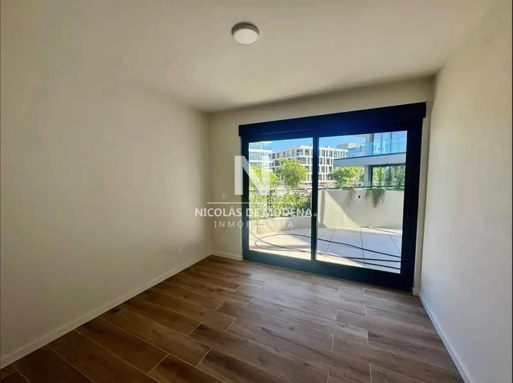 Apartamento de 2 dormitorios, 120m², con terraza y balcón