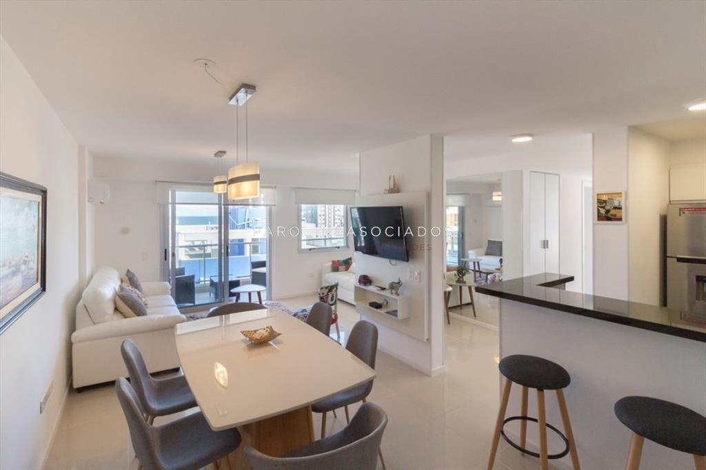 Apartamento de 2 dormitorios en venta en edificio