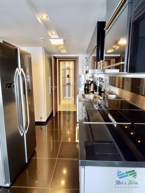 Venta apartamento de 3 dormitorios y servicio con
