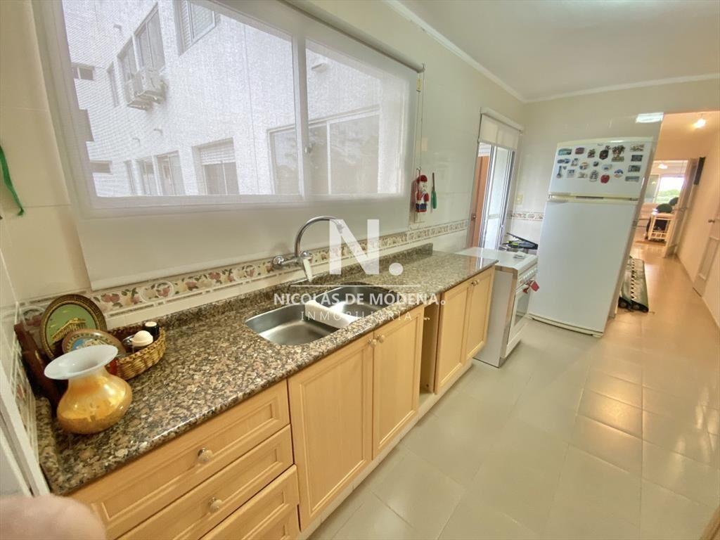 Vende impecable apartamento de 3 dormitorios, en