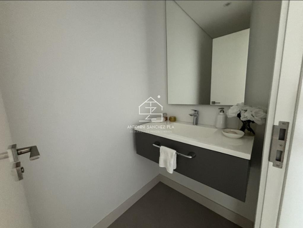 Vende apartamento de 3 dormitorios con vista al mar en Brav