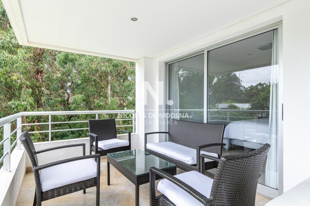 Muy buen apartamento de Tres dormitorios y Azotea con Parri