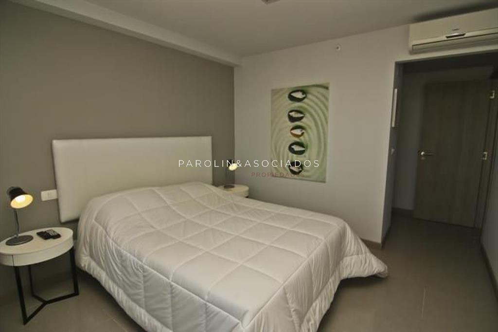 Apartamento en venta en edificio Onix, Punta del