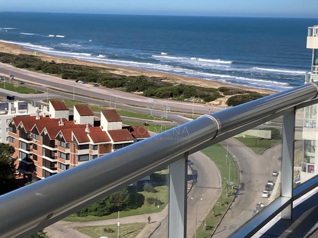 Apartamento en alquiler, con parrillero propio en Punta del