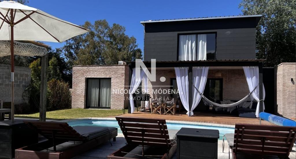 CASA EN VENTA 4 DORMITORIOS EN JARDINES DE