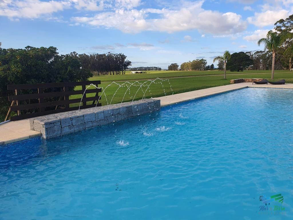 Venta de terreno en Laguna de los Cisnes de 6.700