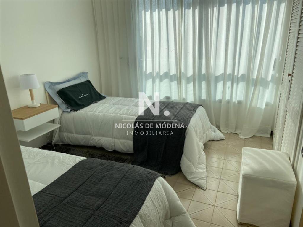 Departamento de 2 dormitorios a metros del mar,