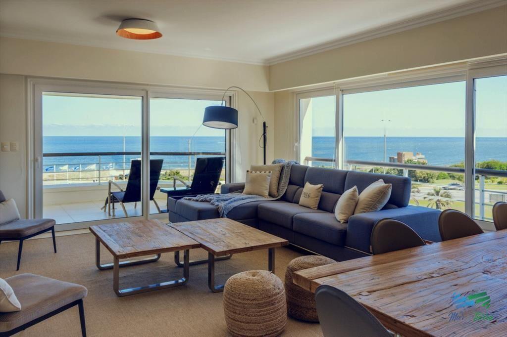 VENTA de Pent Huse sobre playa Mansa de 4 suites