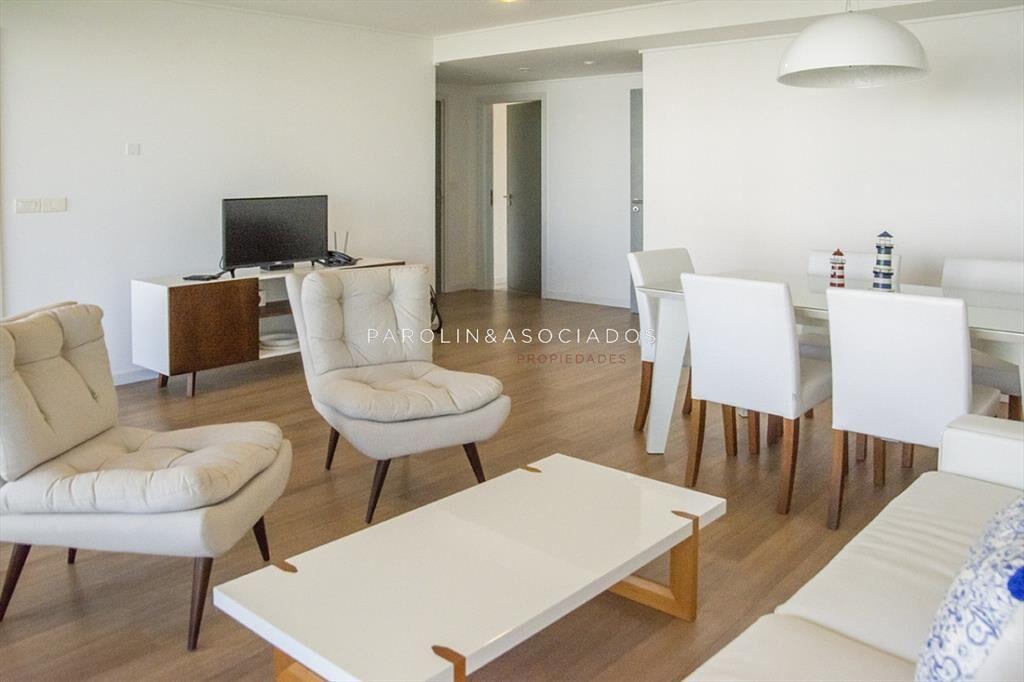 Hermoso apartamento en venta en Alexander Boulevard, Punta