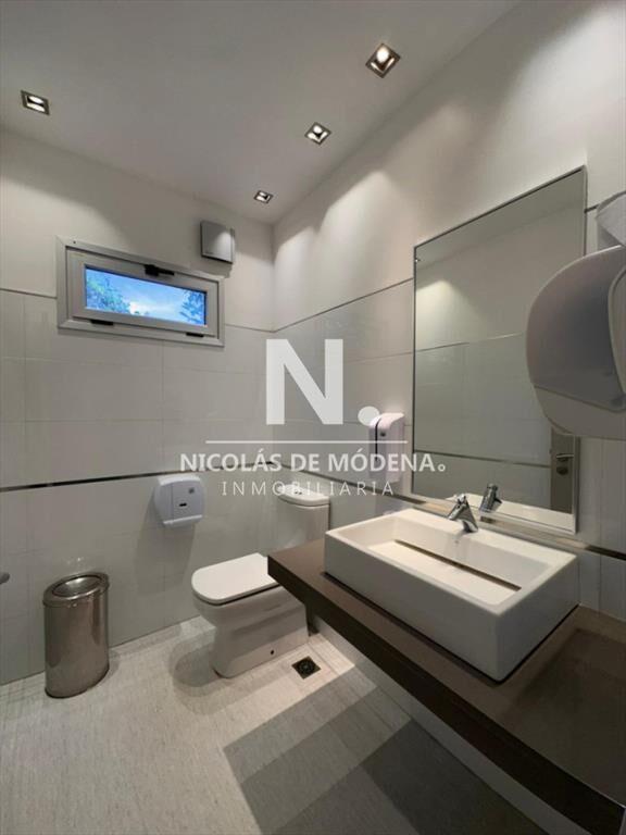 En venta casa tipo clinica en excelente en Punta