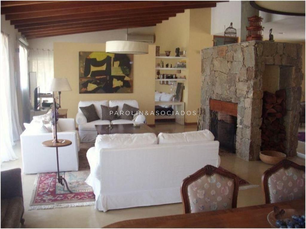 Moderna casa en venta de 3 dormitorios en Punta
