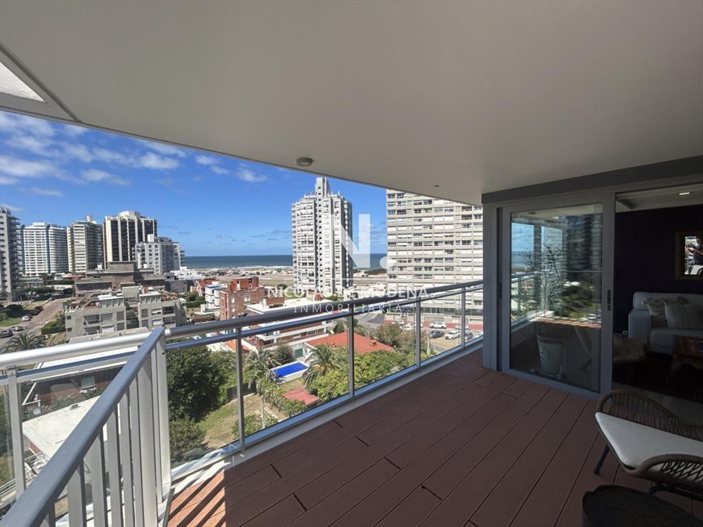 Venta apartamento de 2 dormitorios, 3 baños y en