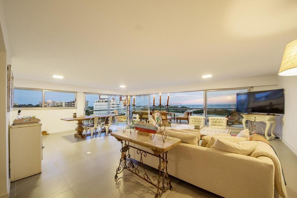 Muy lindo apartamento en venta en Silente, Punta