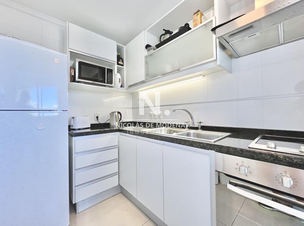 Vende apartamento de 2 dormitorios en Punta del