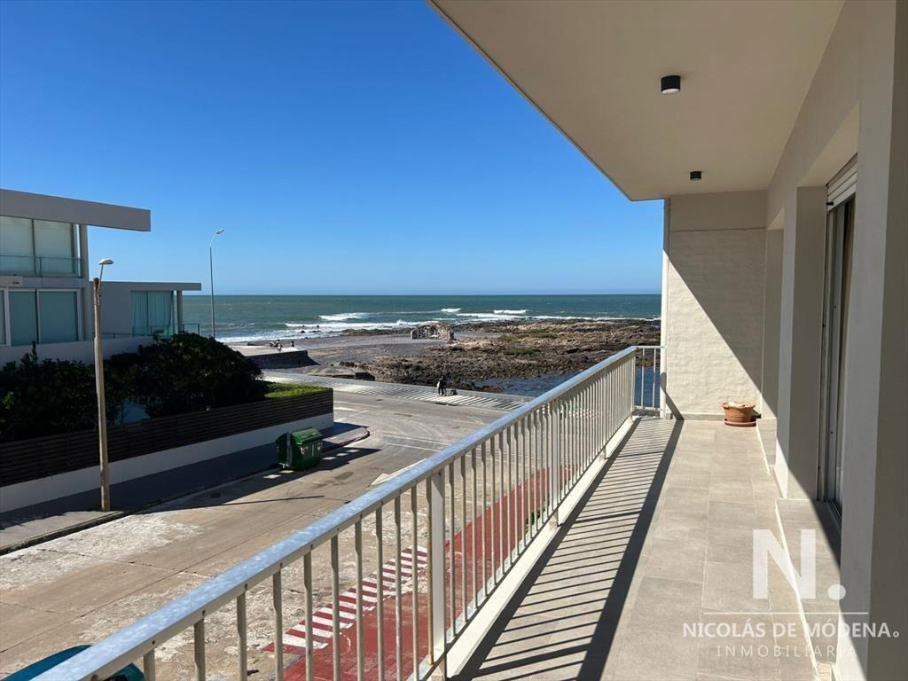 En la Península departamento de 2 dormitorios con vista al