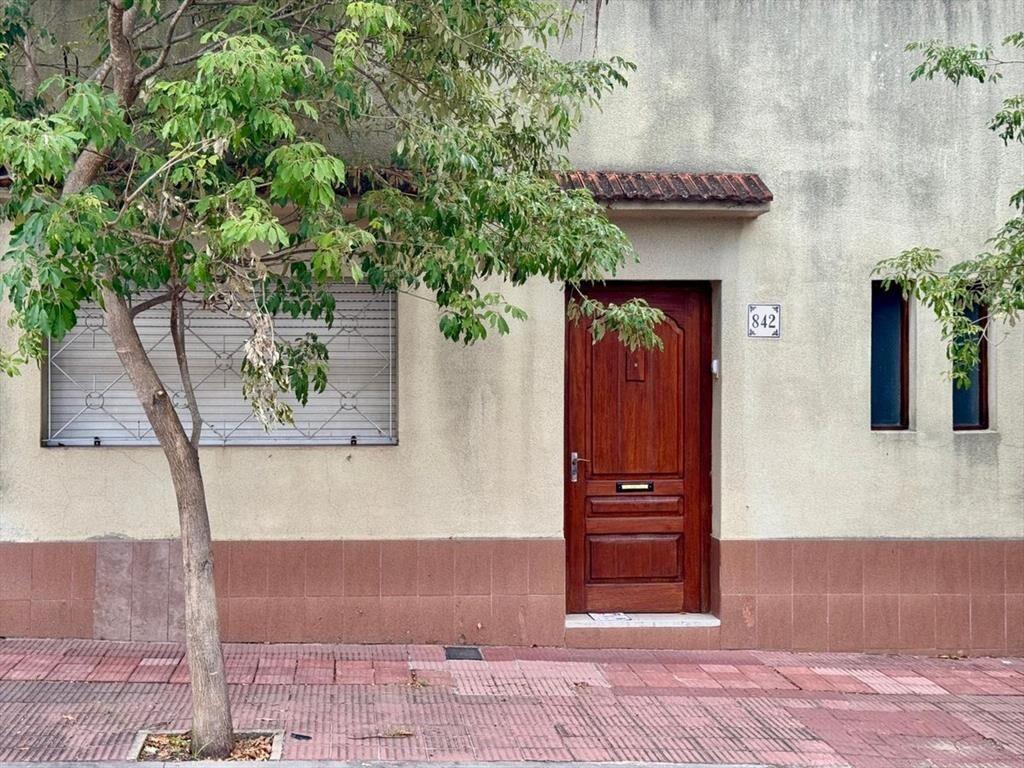Casa semi equipada-con jardin + garage