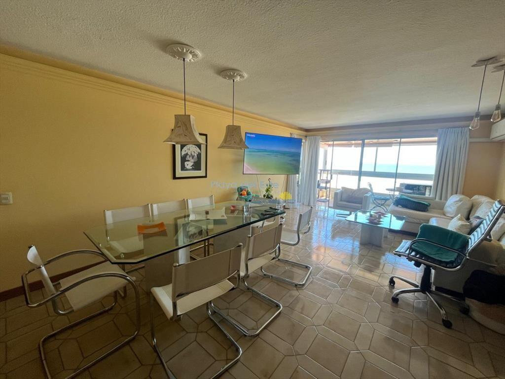 Apartamento de 3 dormitorios en Punta del este ,