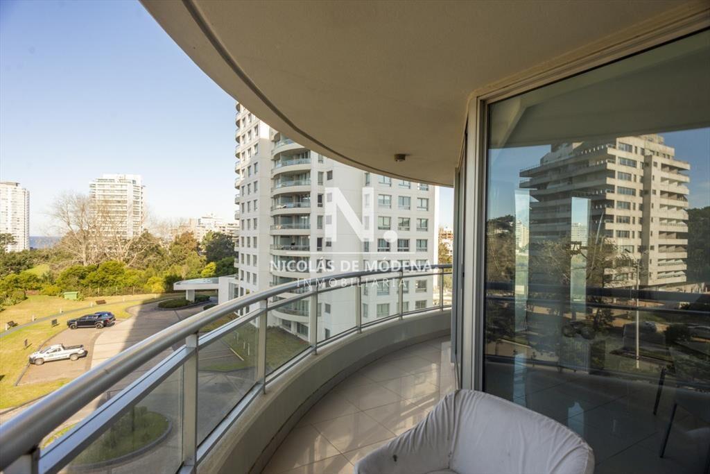 Vende apartamento con vista espectacular, de 3 dormitorios