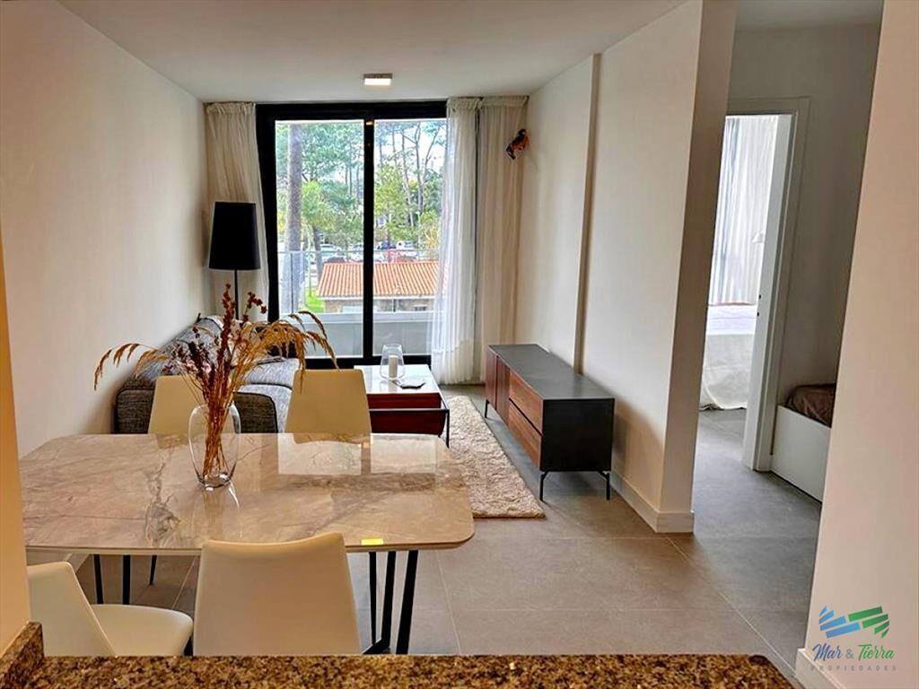 Vendo apartamento de 1 y 1/2 dormitorios a con en