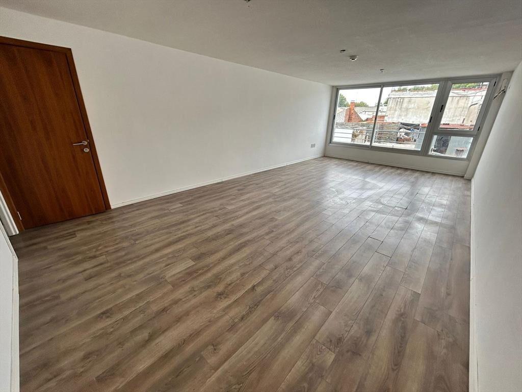 Br Artigas frente La Española, 46 m2 , nueva , garaje !!