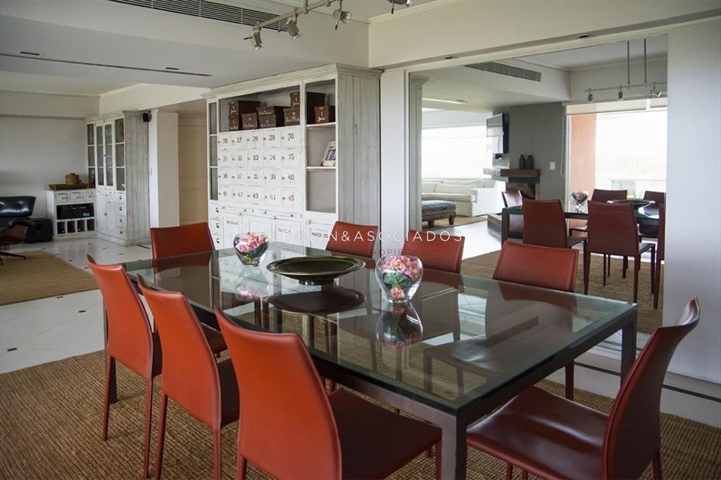 Hermoso apartamento en venta de 4 dormitorios en