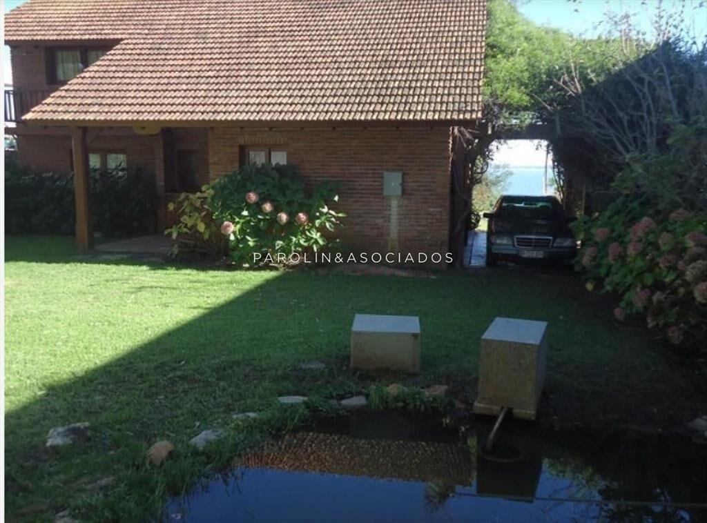 Venta de hermosa casa de 4 dormitorios en Punta Ballena