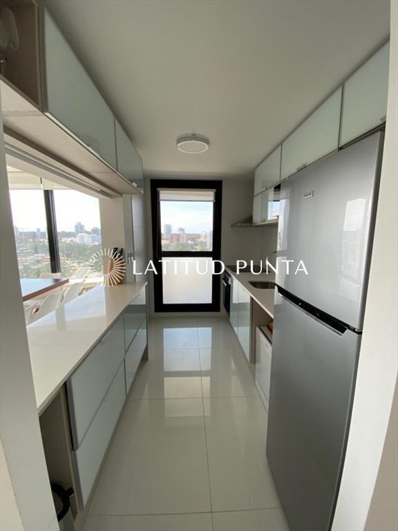 Artower, piso alto con muy linda vista, tres suites