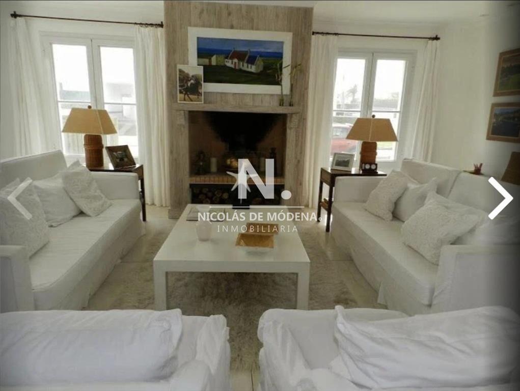 En venta casa en Peninsula, Punta del Este de 4