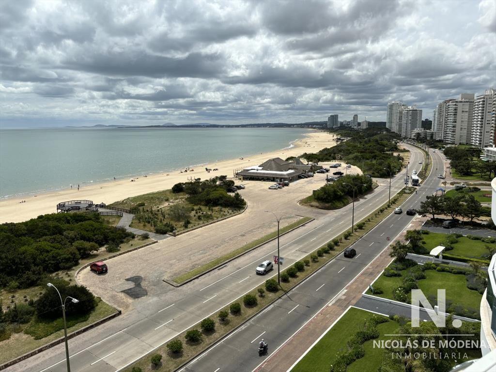 MILLENIUM TOWER PUNTA DEL ESTE, VENTA MANSA FRENTE AL MAR