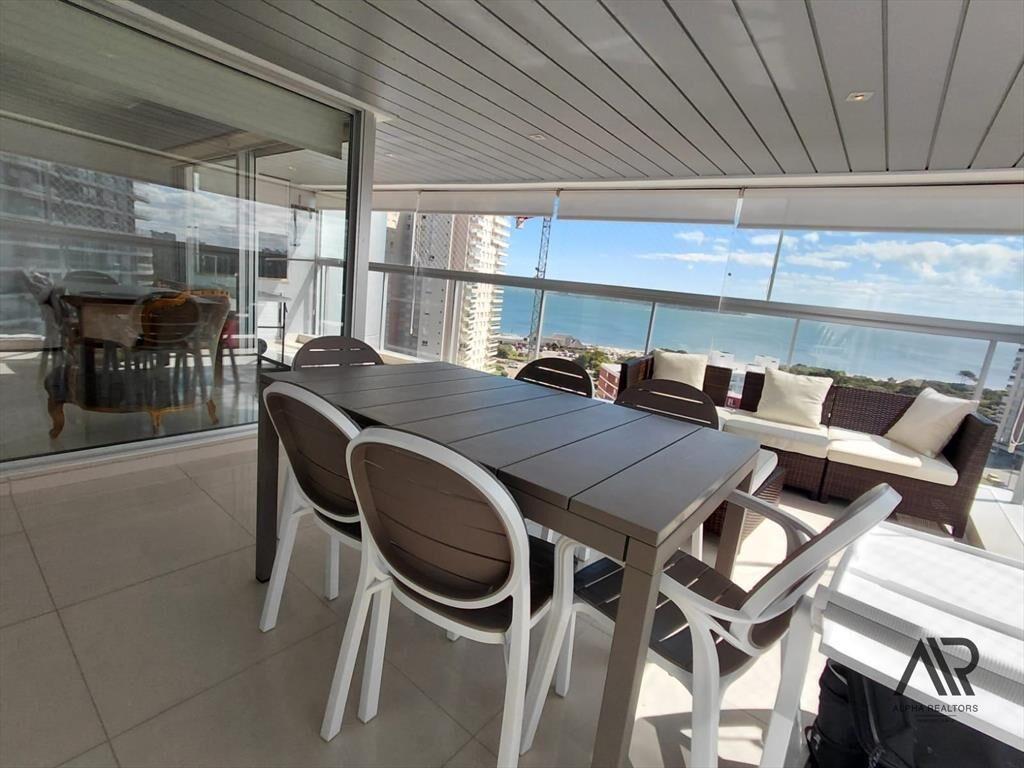 Apartamento en venta c/ cochera en Playa Mansa