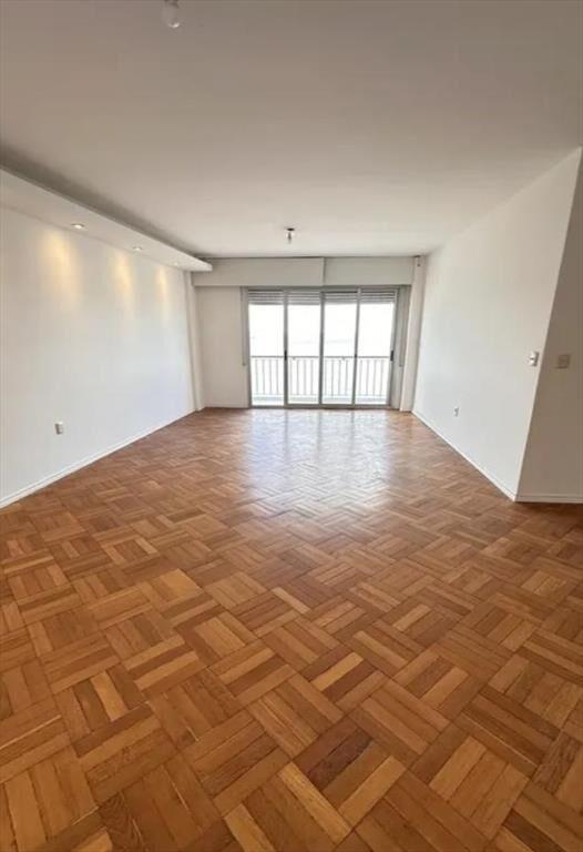 Alquiler Apartamento tres dormitorios dos baños con Vista a