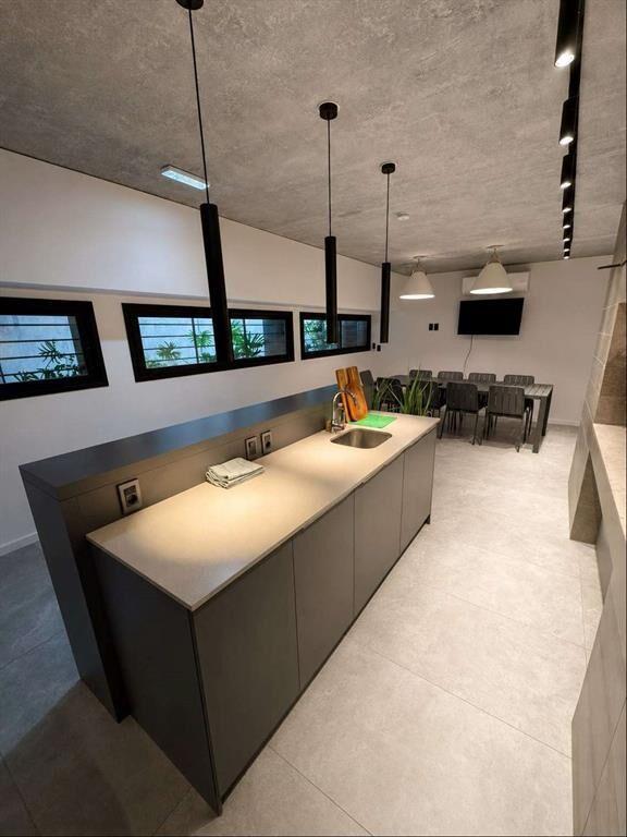 Apartamento De 1 Dormitorio Con Balcón y Garaje En Alquiler
