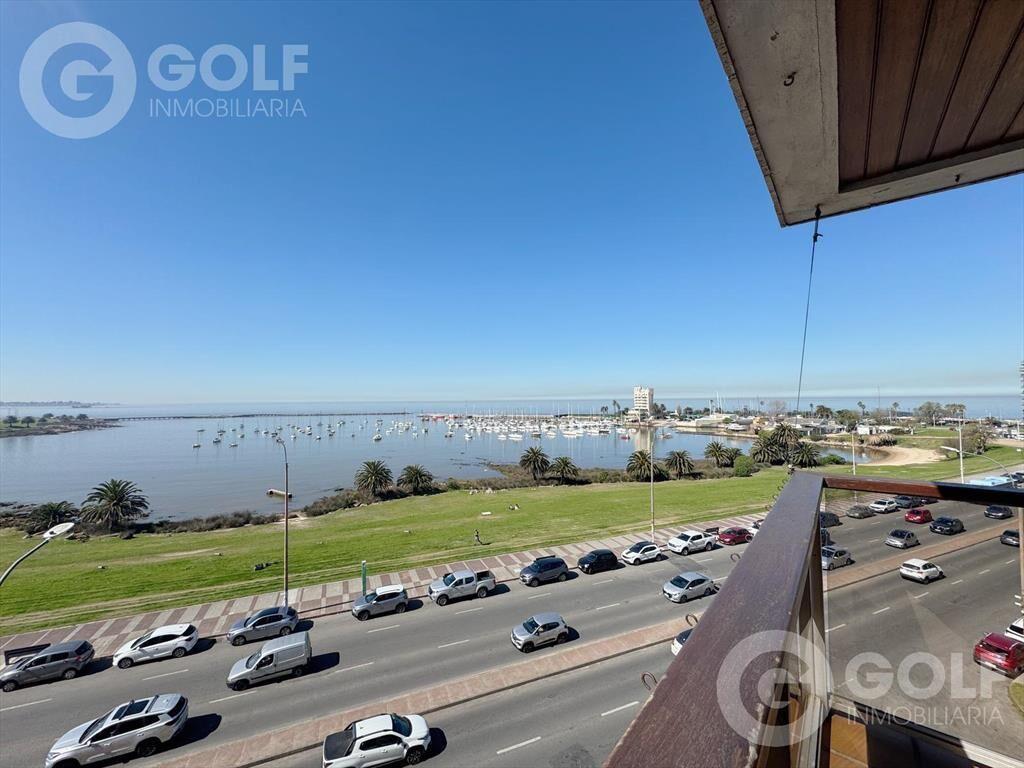 Venta apartamento de 3 dormitorios con vista al Puertito De