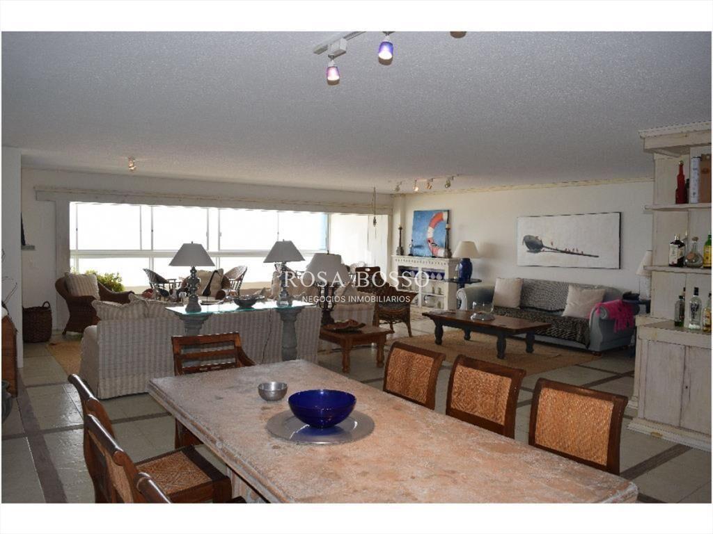 Apartamento en Brava, 3 dormitorios *