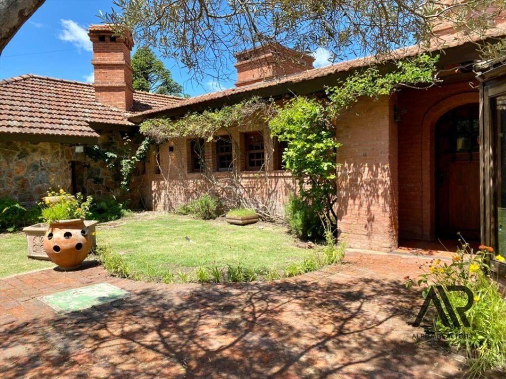 Casa en alquiler temporario de 4 dormitorios en La Barra...