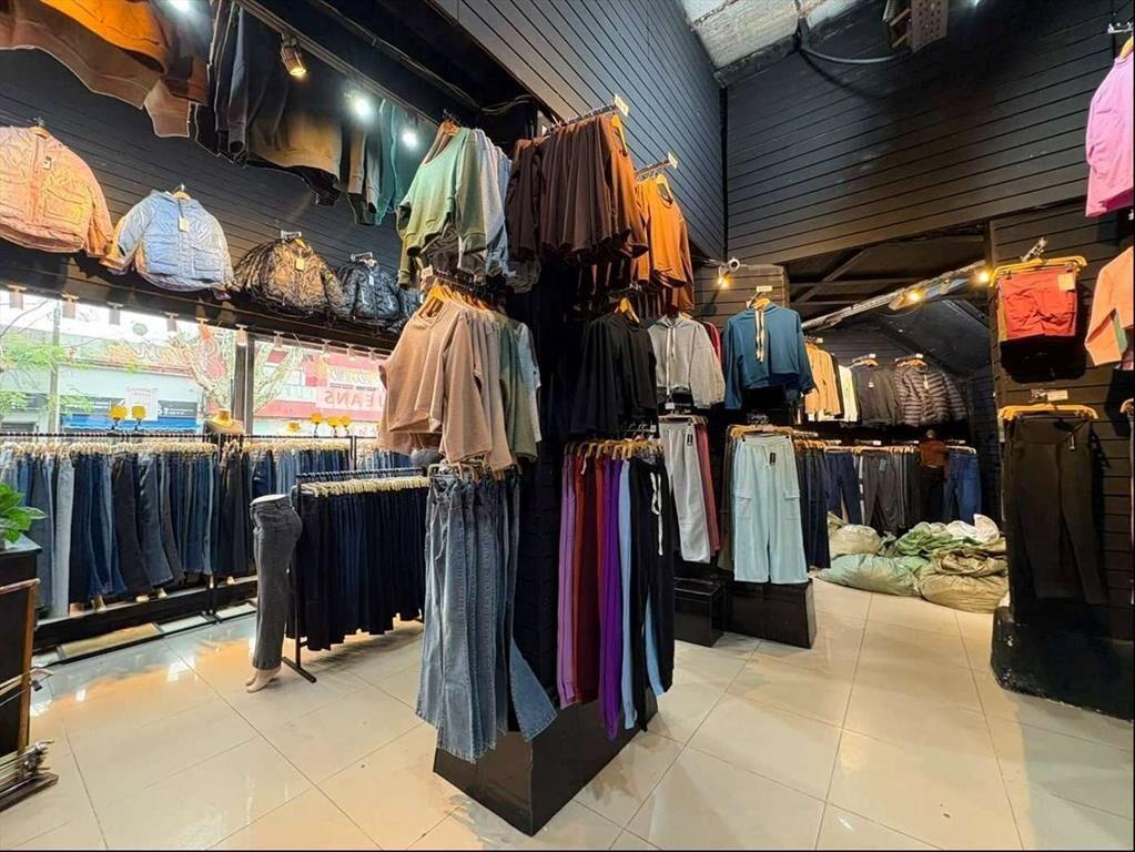 ALQUILER Local comercial de 250m2 sobre Arenal Grande