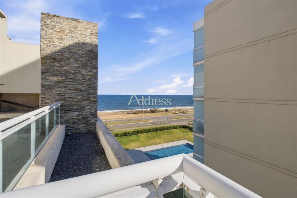 Venta Apartamento Frente al Maren Playa Mansa, 2 suites y P