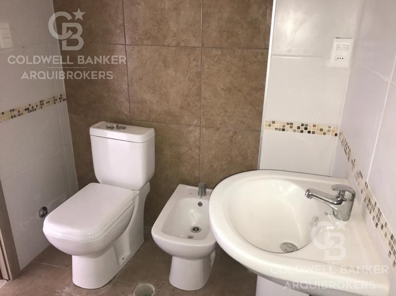 Apartamento de 1 dormitorio con renta en venta en Centro