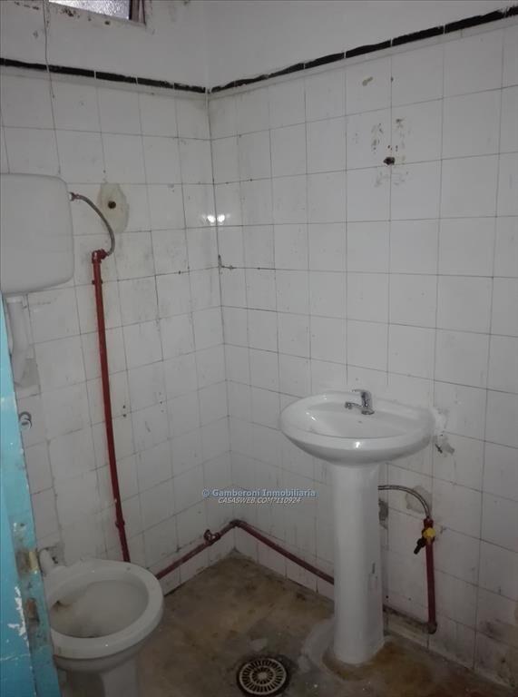 Local comercial en alquiler a metros de Av, Garzón