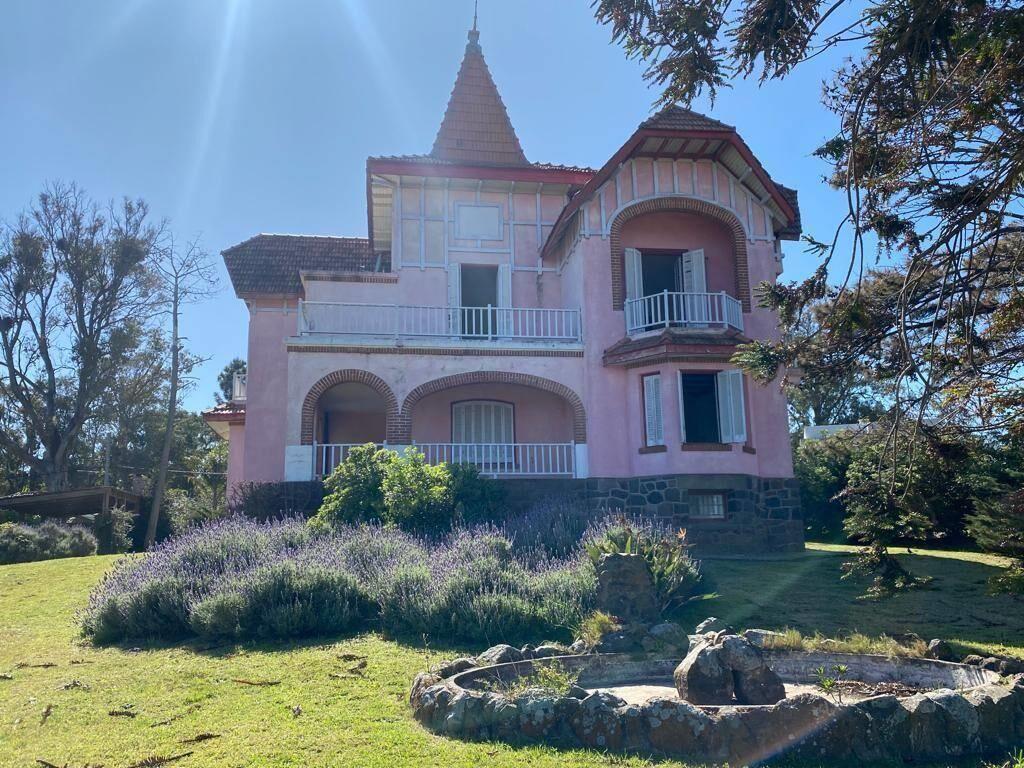 Casa en venta de 5 dormitorios en Playa Verde