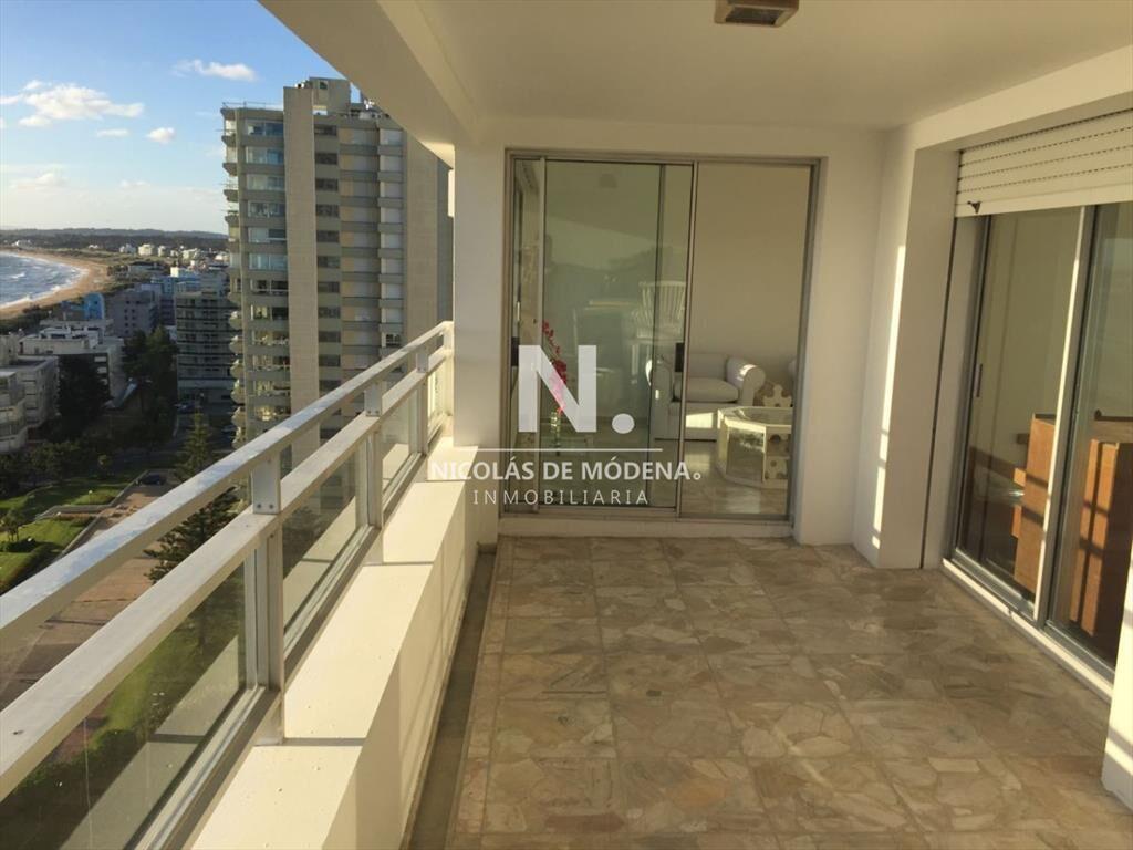 Amplio apartamento en venta Punta del Este