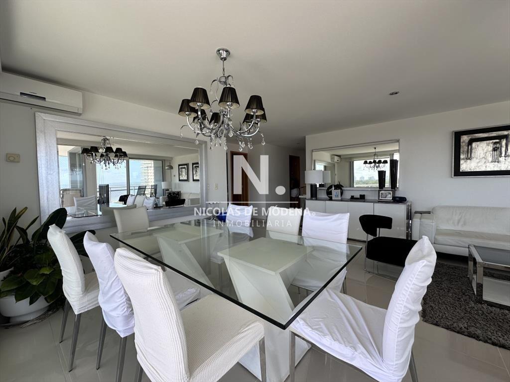 Vende Apartamento de 3 dormitorios en Sunrise del