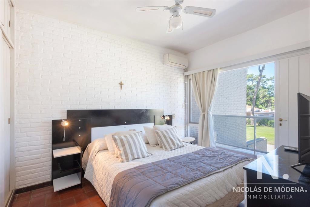 Vendo apartamento tipo casa de 2 dormitorios, reciclado, en