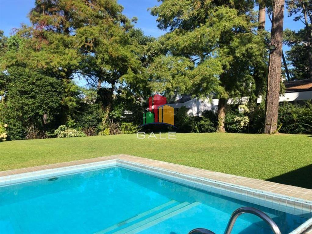 Excelente Casa de 7 Dormitorios, Piscina, y en