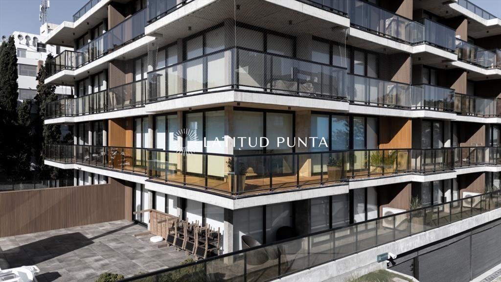 Playa Mansa, primera línea, apartamento de dos dormitorios