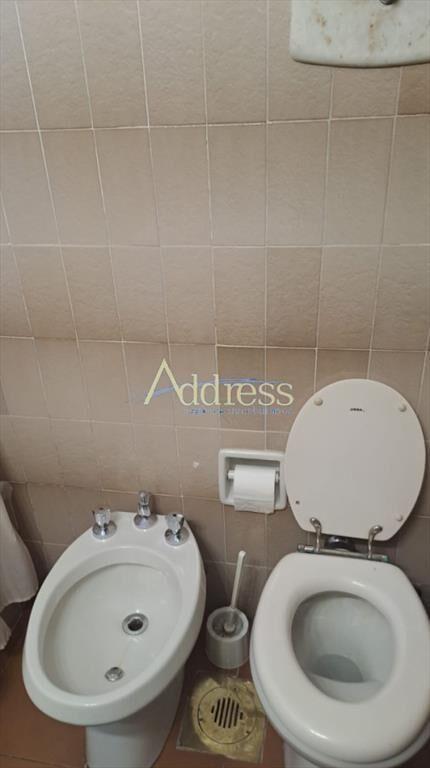 Vende apartamento de 2 dormitorios más servicio