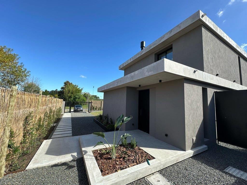 Venta de casa con tres dormitorios y escritorio en Barrio Pa