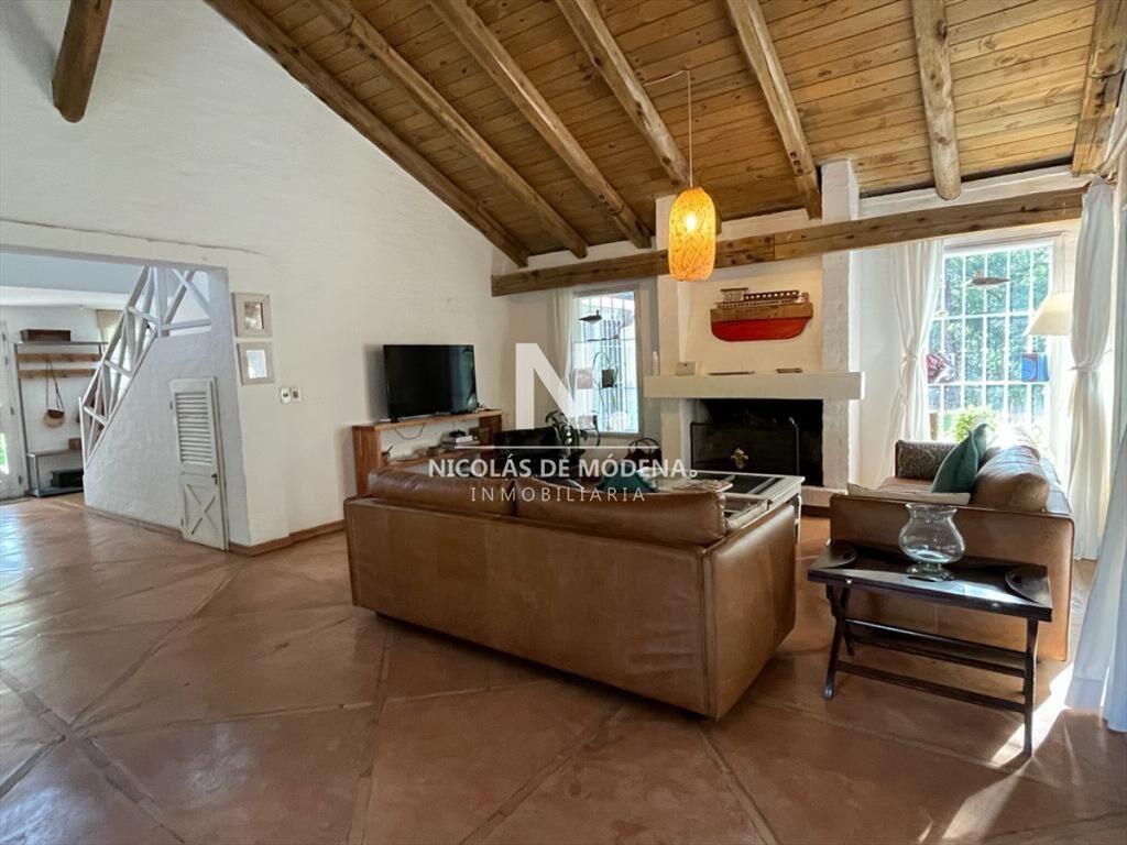 Vende casa de 4 dormitorios en Pinares, Punta del