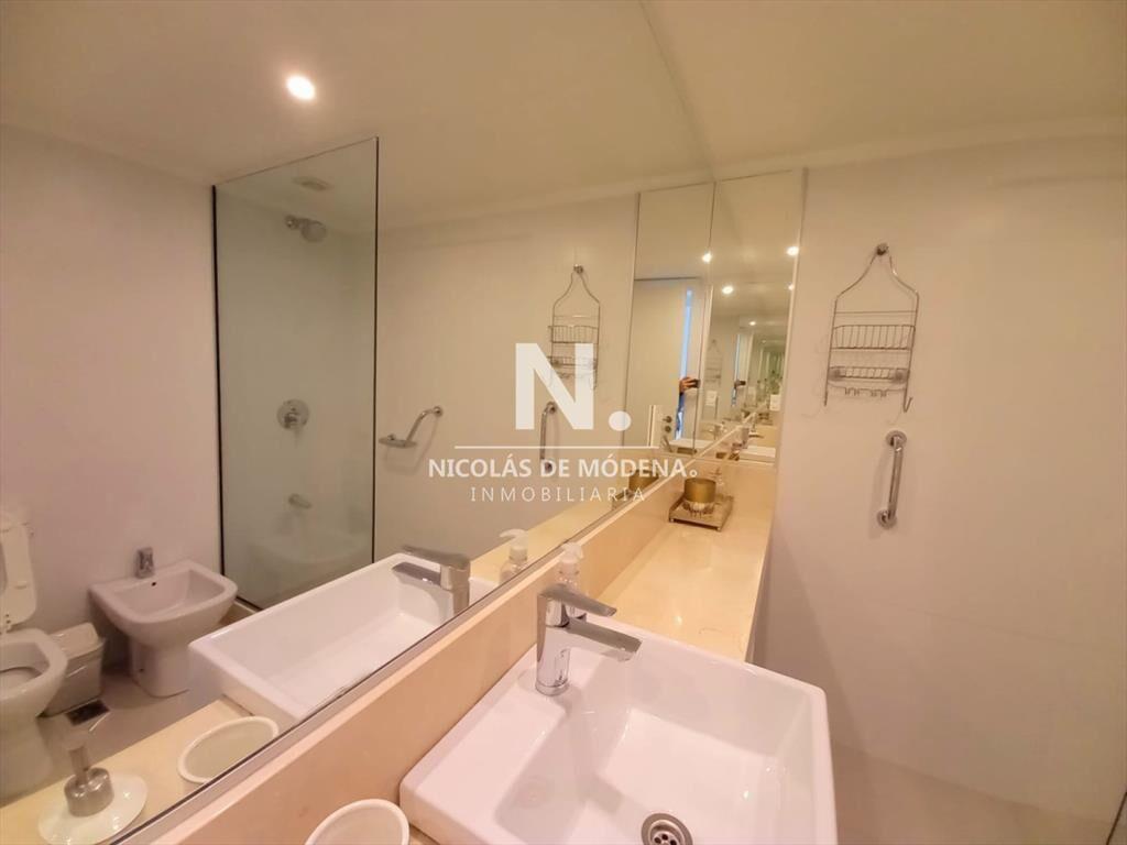 Apartamento Frente al Mar en Venta Dos y Servicio